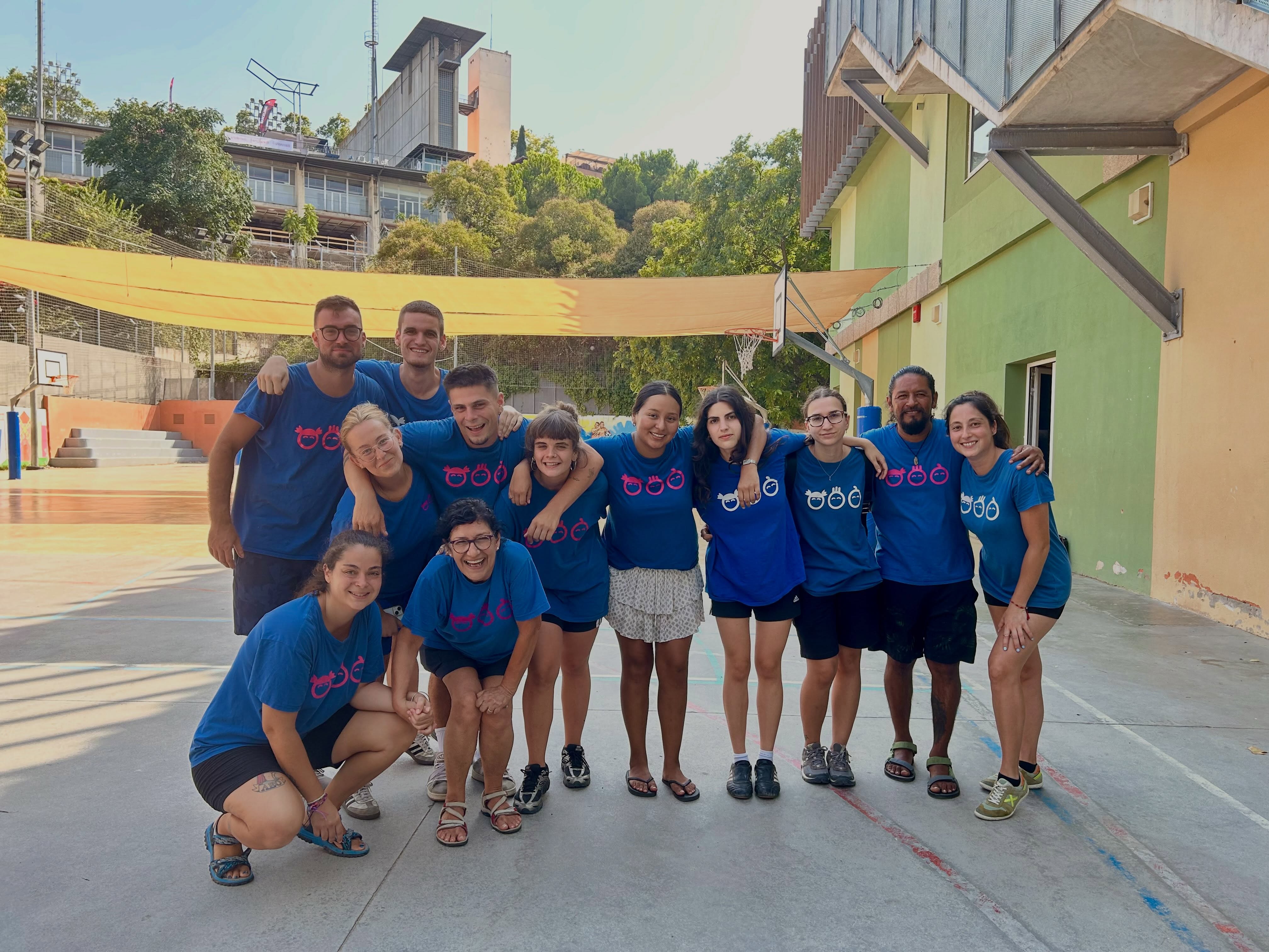 I així de bé i de superherois i superheroïnes, superant setmanes tòrrides i mil.lers d’activitats fantàstiques, acabem el casal a Poble-sec. Gràcies al millor equip del món mundial. Us estimem! 🫶 Bon estiu! ☀️⛱️